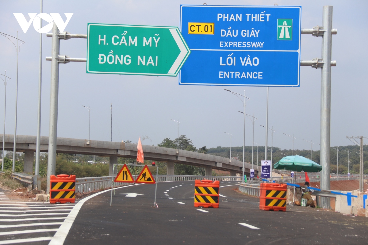 "Chạy nước rút" đưa cao tốc Cam Lâm - Vĩnh Hảo về đích