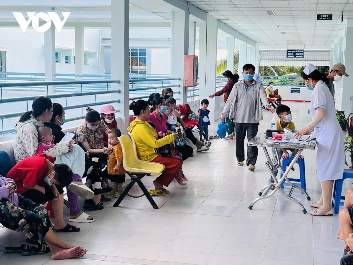 Bệnh đau mắt đỏ đang lây lan trong trường học ở Tiền Giang, Bến Tre