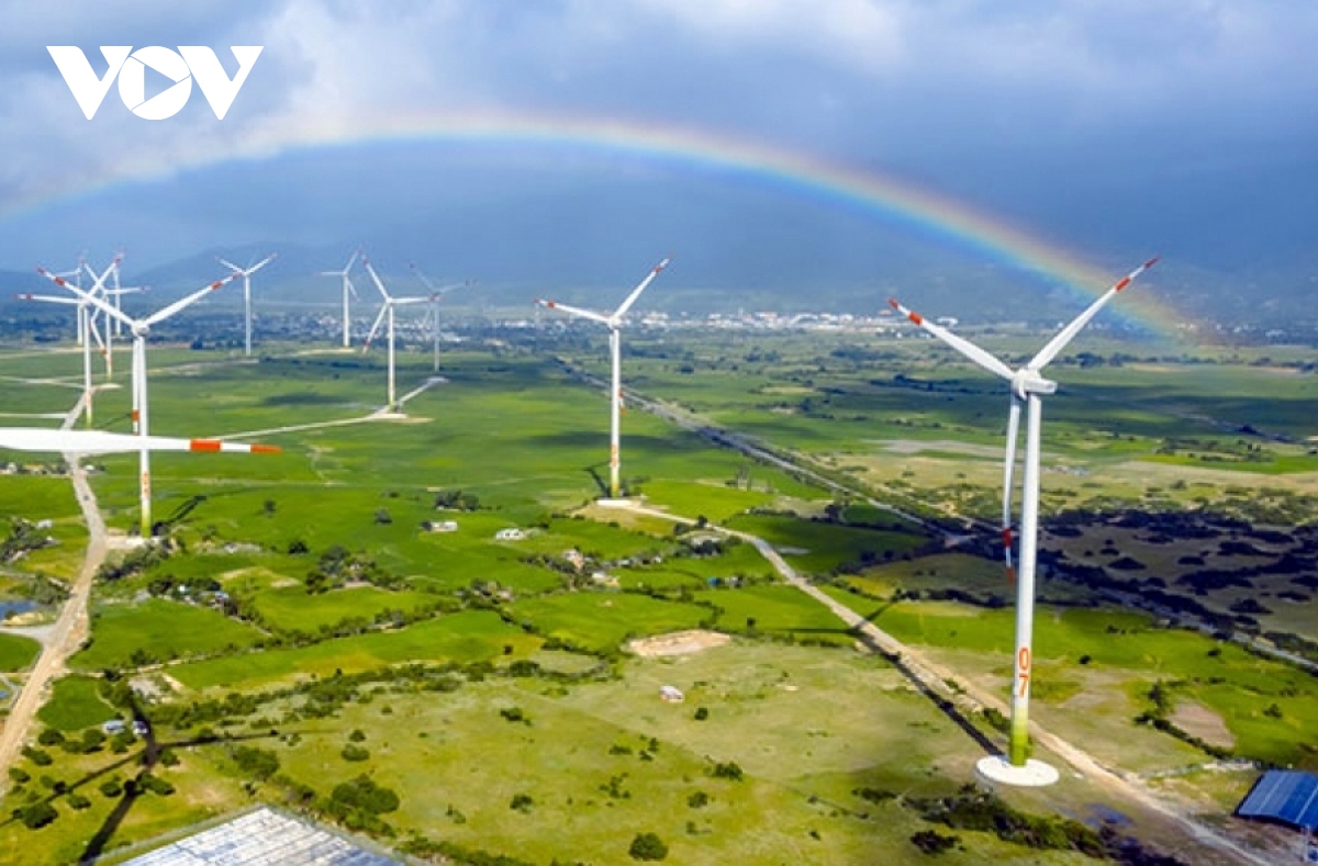 Làm sao để thu hút nguồn vốn tư nhân vào phát triển bền vững ngành năng lượng?