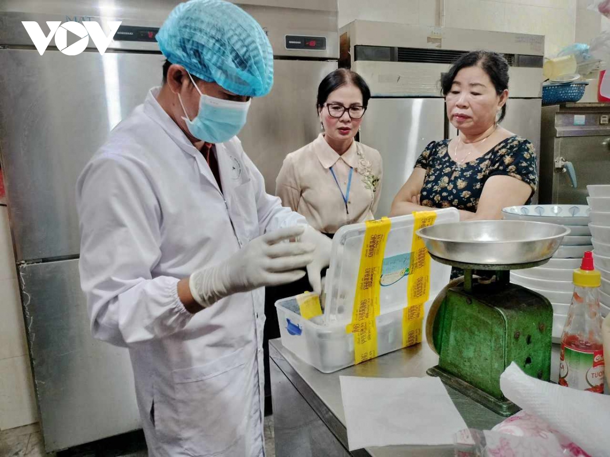 31 người bị ngộ độc sau khi ăn bánh mì Phượng, thành phố Hội An