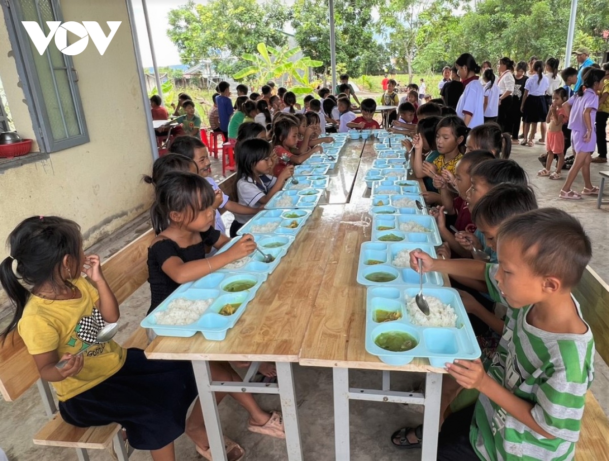 Nhiều học sinh khó khăn ở biên giới Đắk Lắk được hỗ trợ tiền ăn nội trú