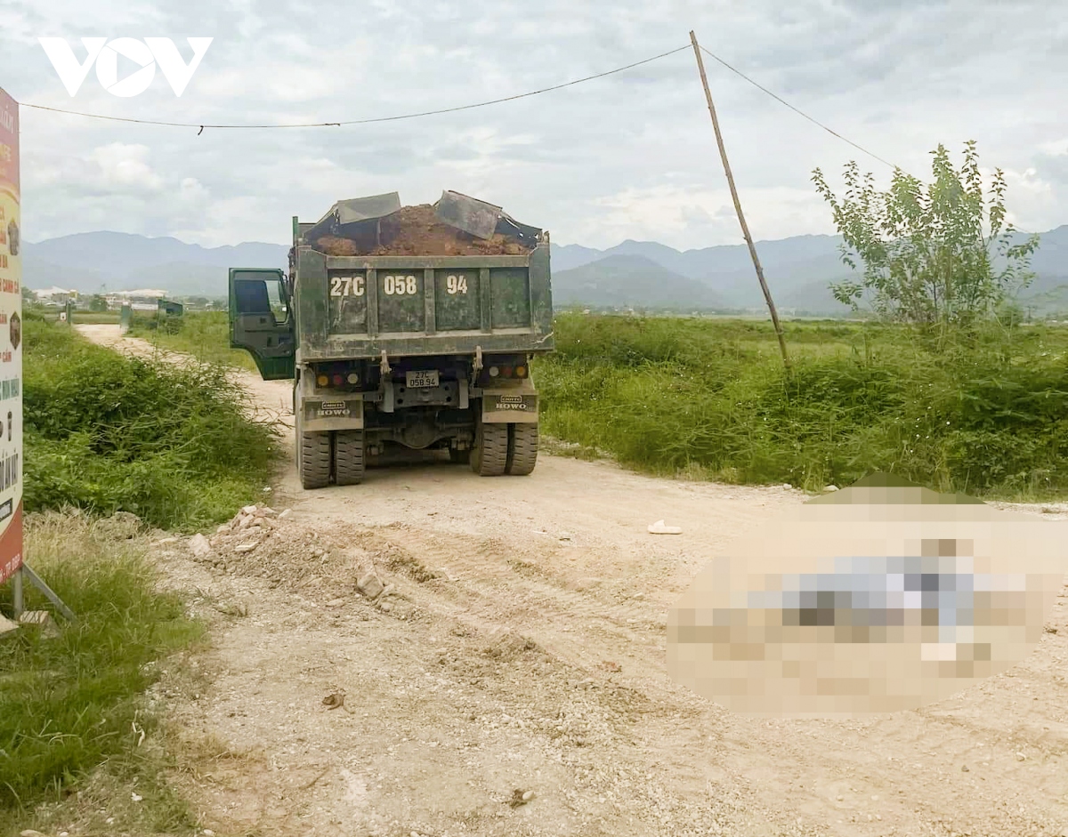 Hai học sinh ở Điện Biên bị xe tải cán tử vong khi đi khai giảng về