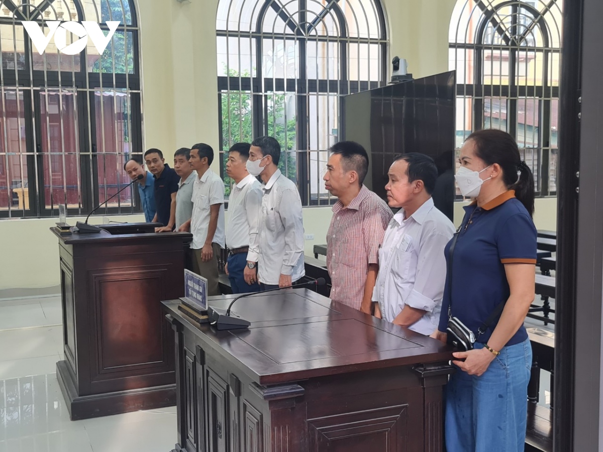 Hoãn xét xử vụ án dàn lãnh đạo thôn ở Bắc Ninh tự ý bán đất trái thẩm quyền