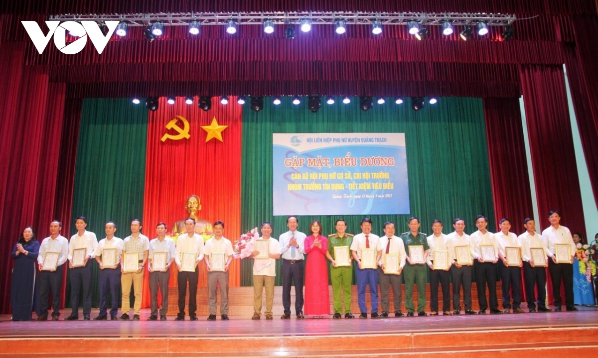 95 nam giới ở Quảng Bình được kết nạp Hội viên danh dự Hội LHPN tỉnh