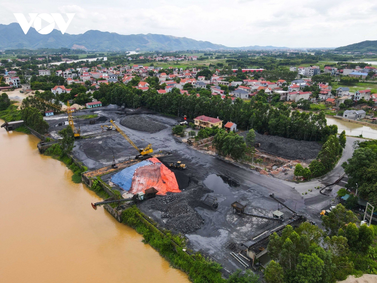 Bắc Giang yêu cầu nhanh chóng khắc phục bãi than gây ô nhiễm của công ty Hoàng Ninh