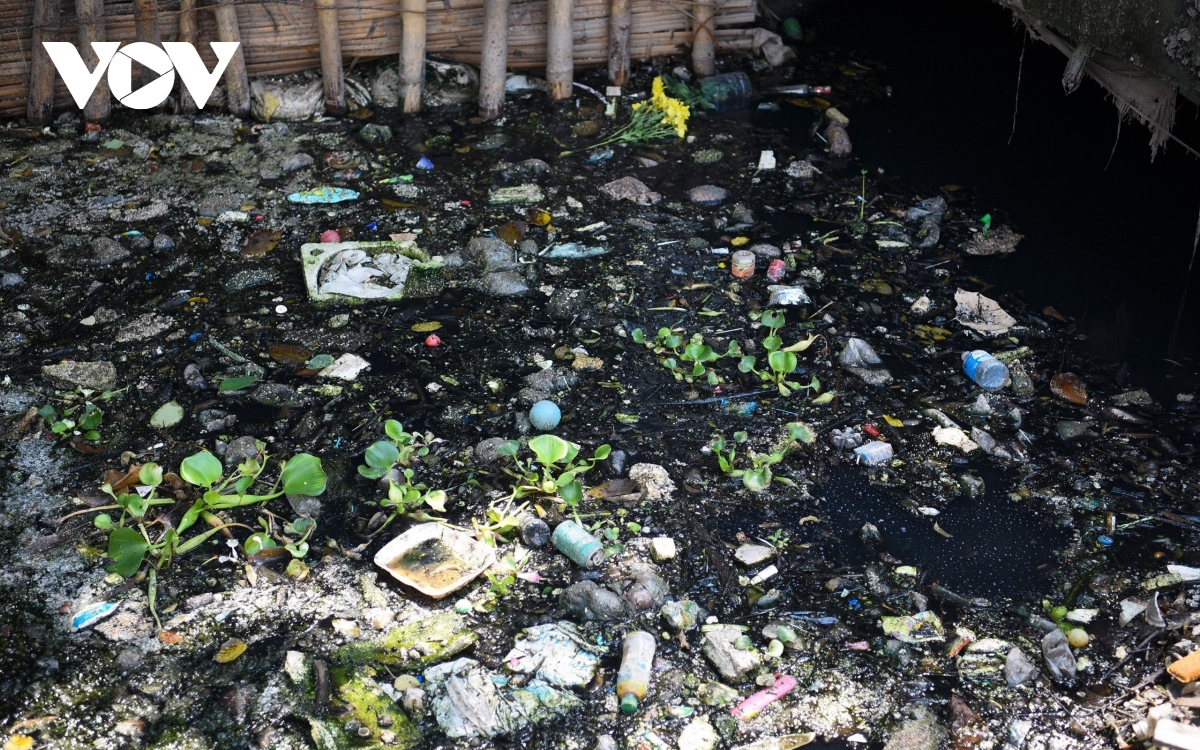 Dân ngoại thành Hà Nội khốn khổ vì nguồn nước ô nhiễm, gây nhiều bệnh tật