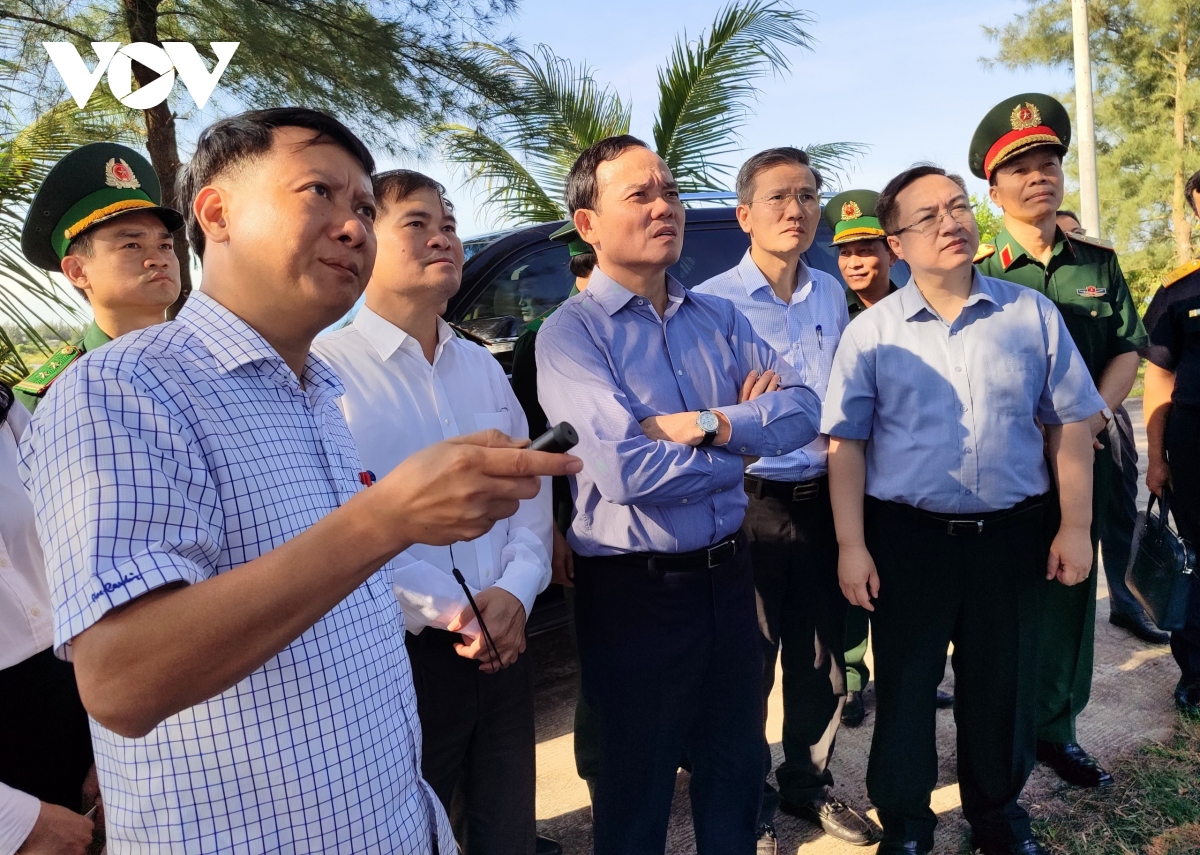 Phó Thủ tướng Trần Lưu Quang thăm cửa khẩu Bắc Luân, viếng liệt sỹ Pò Hèn