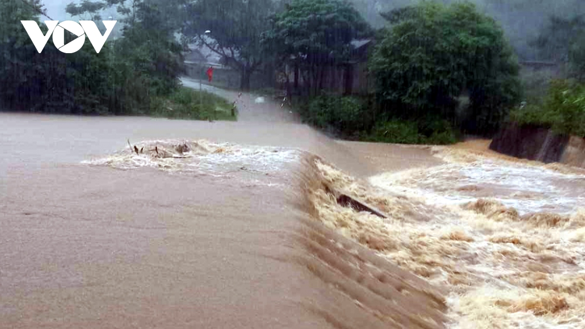 Mưa lớn tại Quảng Bình gây ngập cục bộ, chia cắt một số khu vực