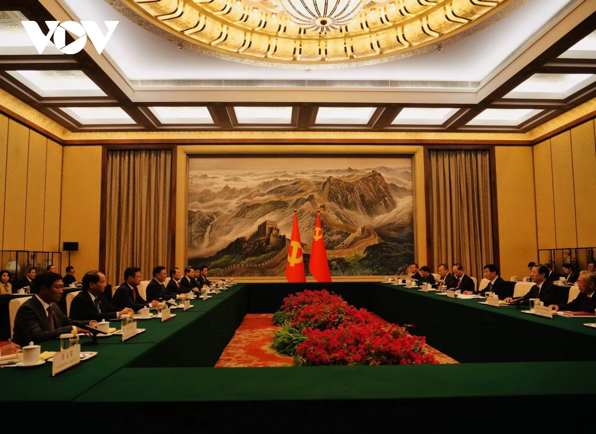 Đoàn đại biểu cấp cao TP Hà Nội chào xã giao Chủ tịch Chính hiệp Trung Quốc