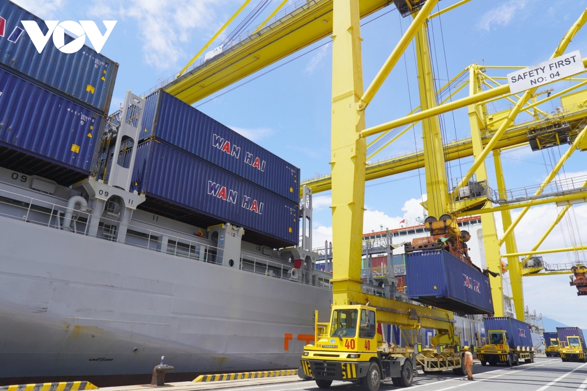 Cảng Đà Nẵng đón chuyến tàu container đầu tiên đưa hàng hóa đến bờ Tây Hoa Kỳ.