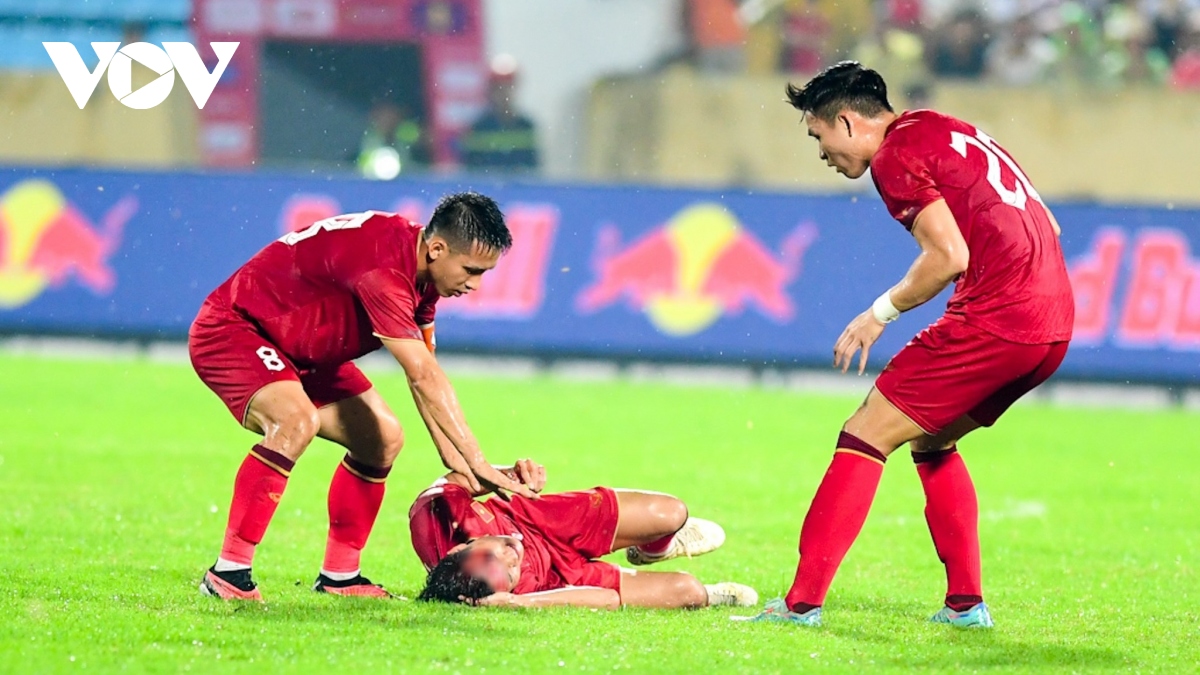 Hi hữu: Dính chấn thương nặng, hai tuyển thủ Việt Nam phải nhập viện khẩn cấp