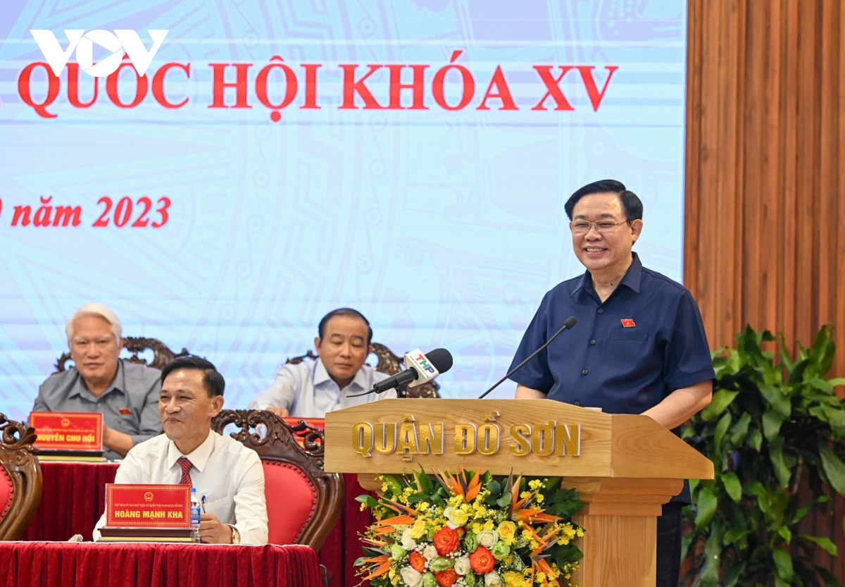 Chủ tịch Quốc hội Vương Đình Huệ tiếp xúc cử tri tại TP Hải Phòng