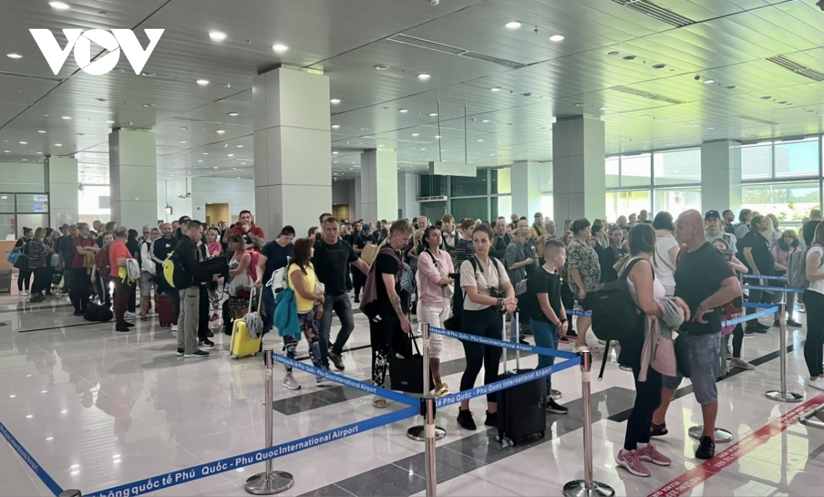 Phú Quốc liên tục đón các chuyến bay quốc tế đưa du khách đến du lịch nghỉ dưỡng