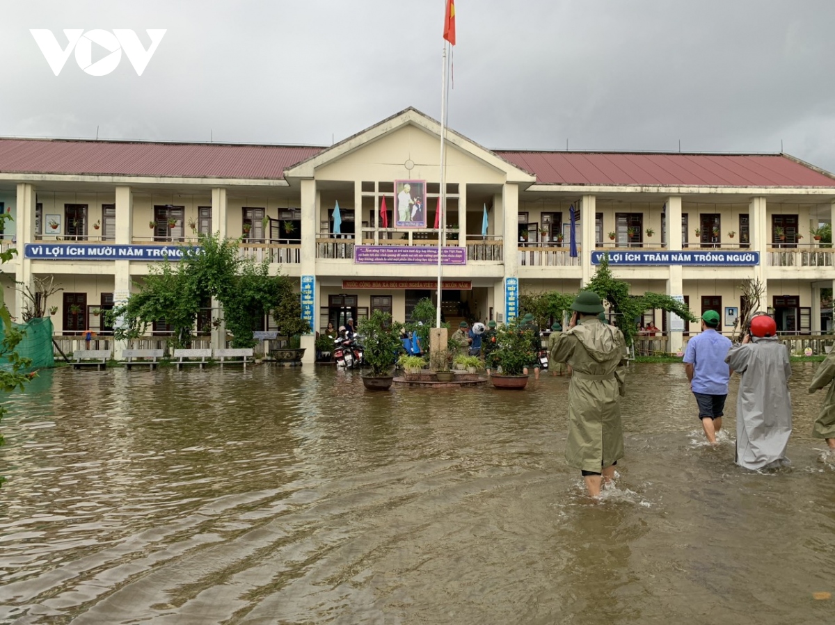 Lũ lên cao, tỉnh Thừa Thiên Huế cho học sinh nghỉ học từ chiều nay