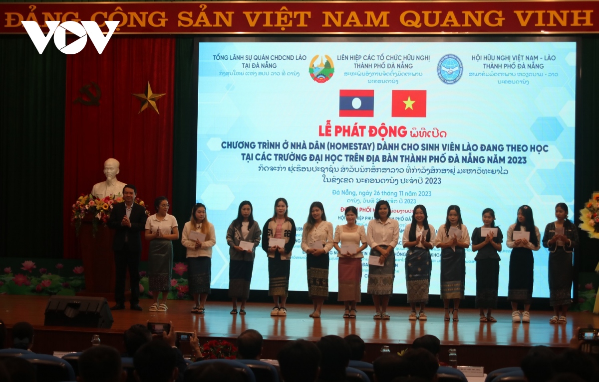 Đà Nẵng tiếp nhận 148 sinh viên Lào về ở nhà dân