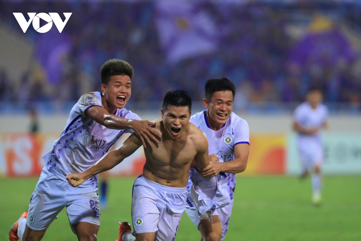 Wuhan Three Towns hay "Three Points" và tinh thần Hà Nội FC - khí phách Việt Nam