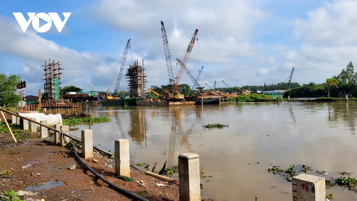 Công trình thủy lợi tại kênh Nguyễn Tấn Thành đẩy nhanh tiến độ để ngăn mặn