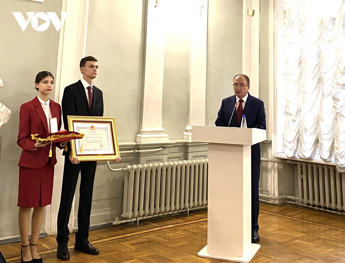 Trao Huân chương Hữu nghị cho Viện Hồ Chí Minh - Đại học Tổng hợp St. Petersburg
