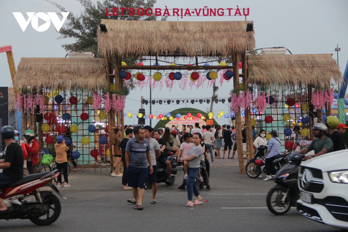 Hàng ngàn du khách tham gia chuỗi sự kiện du lịch ở Bà Rịa – Vũng Tàu