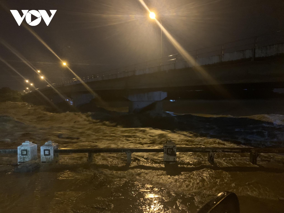 Khánh Hòa: Hồ chứa xả lũ, một số khu vực ở Nha Trang bị ngập ngay trong đêm