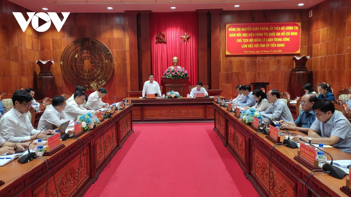 Ủy viên Bộ Chính trị Nguyễn Xuân Thắng làm việc tại Tiền Giang