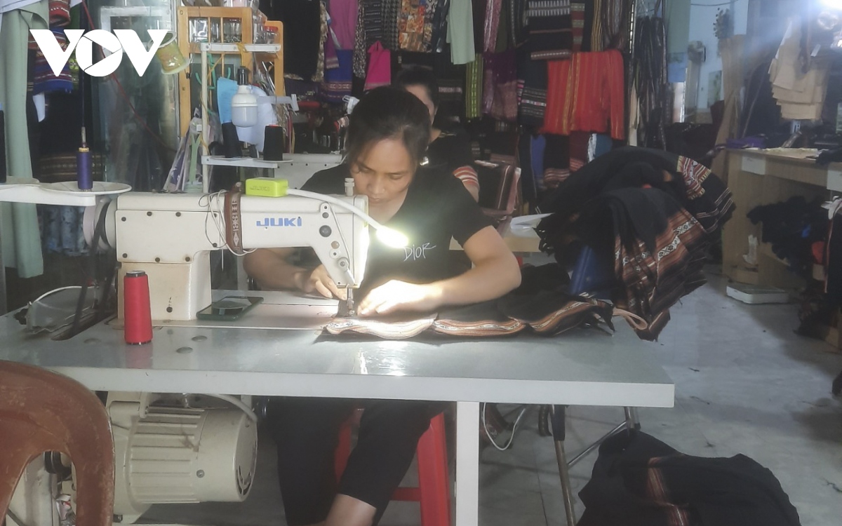 Sáng tạo để bảo tồn nghề dệt thổ cẩm ở Gia Lai