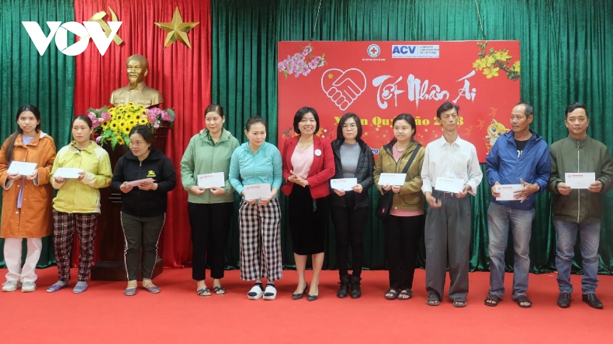 Trao quà Tết cho nạn nhân chất độc da cam, người khuyết tật ở Đà Nẵng, Quảng Nam