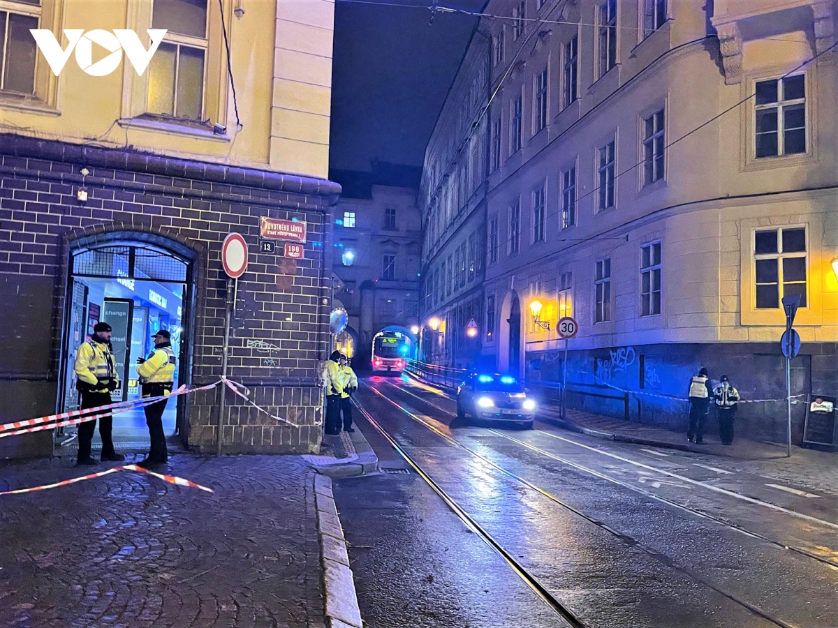 15 người chết trong vụ xả súng tại trường đại học ở Praha