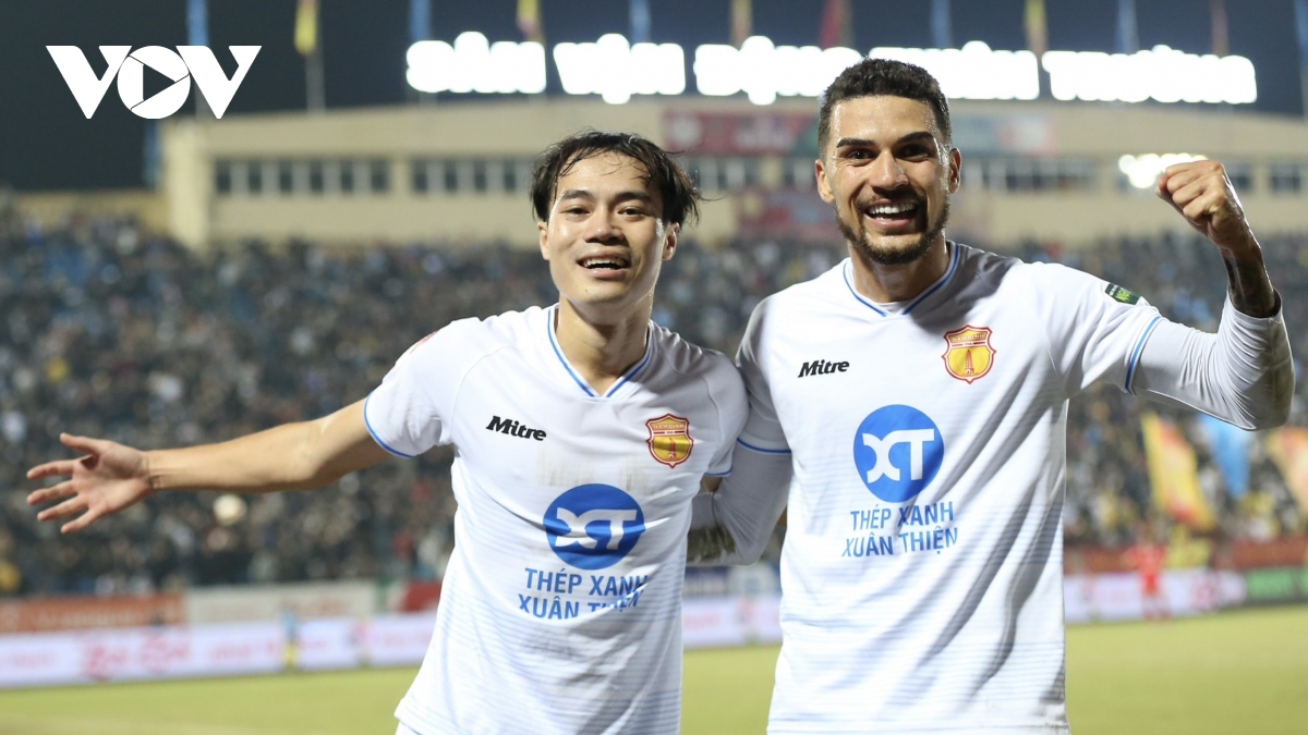 Bảng xếp hạng V-League mới nhất: Nam Định bứt tốc, Hà Nội FC gây thất vọng