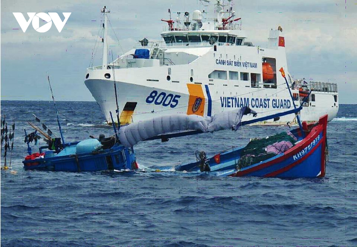 Tàu cá Phú Yên gặp nạn, 5 ngư dân mất liên lạc