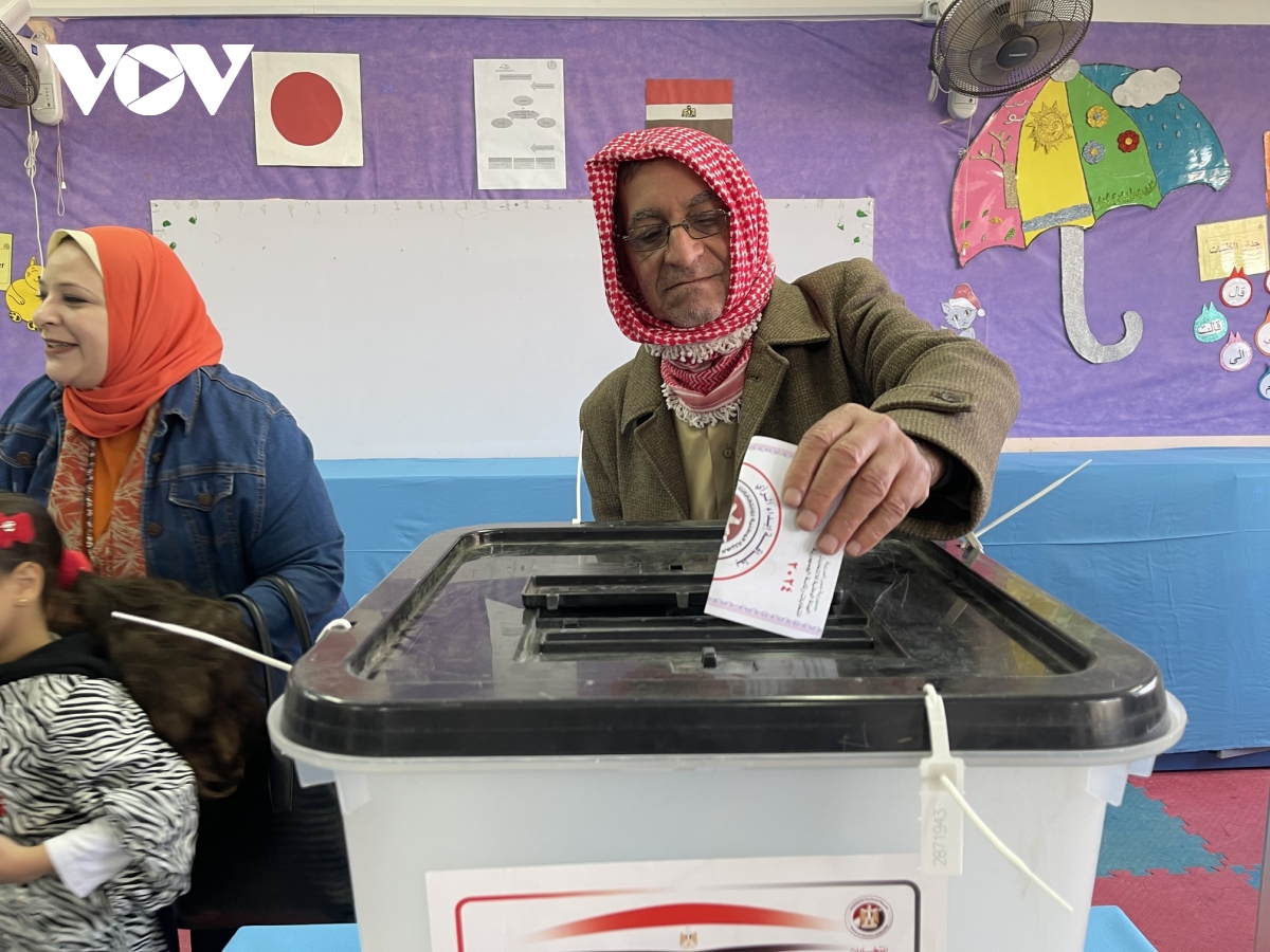 Bầu cử Tổng thống Ai Cập: Tiến trình bỏ phiếu chính thức bắt đầu