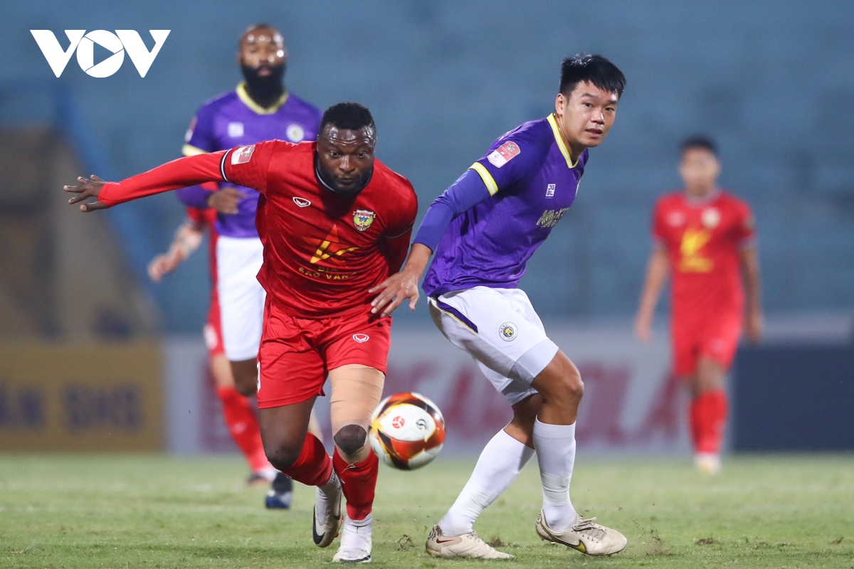 Ngáng chân Hà Nội FC, Hà Tĩnh đẩy HAGL xuống đáy bảng xếp hạng V-League