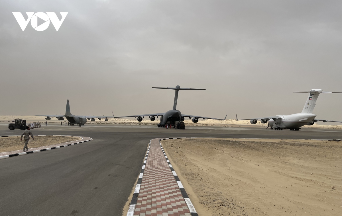 Quân đội Israel lần đầu chi viện cho chiến trường Gaza bằng đường hàng không