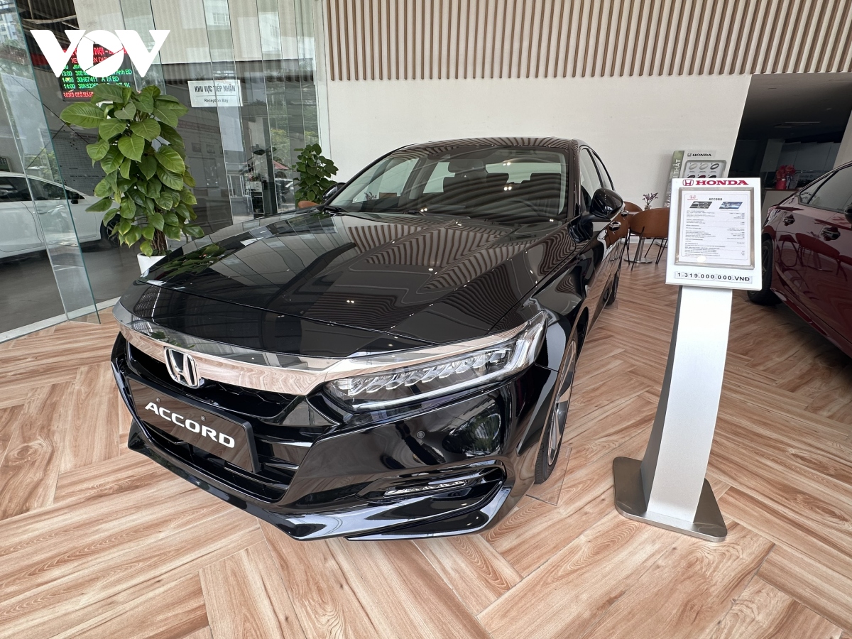 Honda Accord giảm giá sốc để xả hàng, chào đón phiên bản mới?