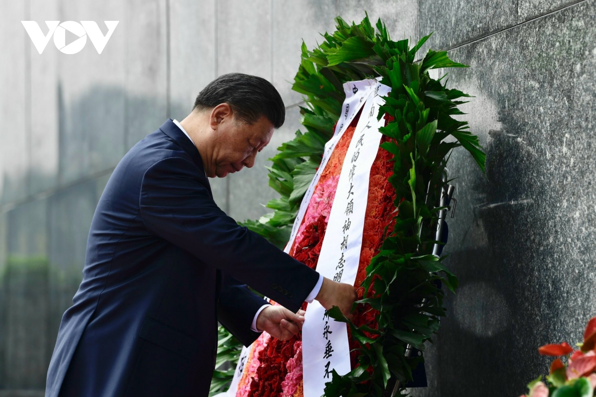 Tổng Bí thư, Chủ tịch Trung Quốc Tập Cận Bình đặt vòng hoa, viếng Lăng Chủ tịch Hồ Chí Minh