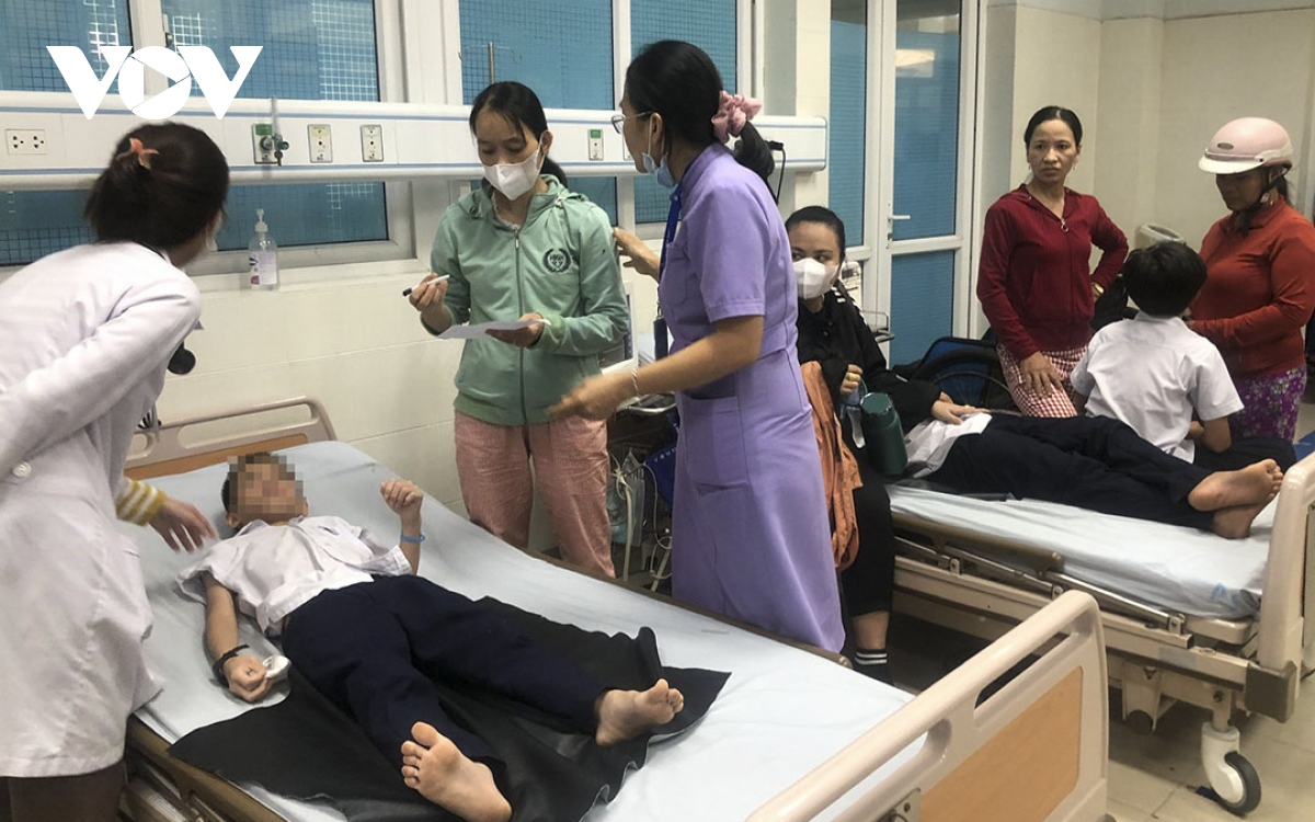 Nhiều học sinh tại Quảng Ngãi nhập viện do nghi ngộ độc thực phẩm