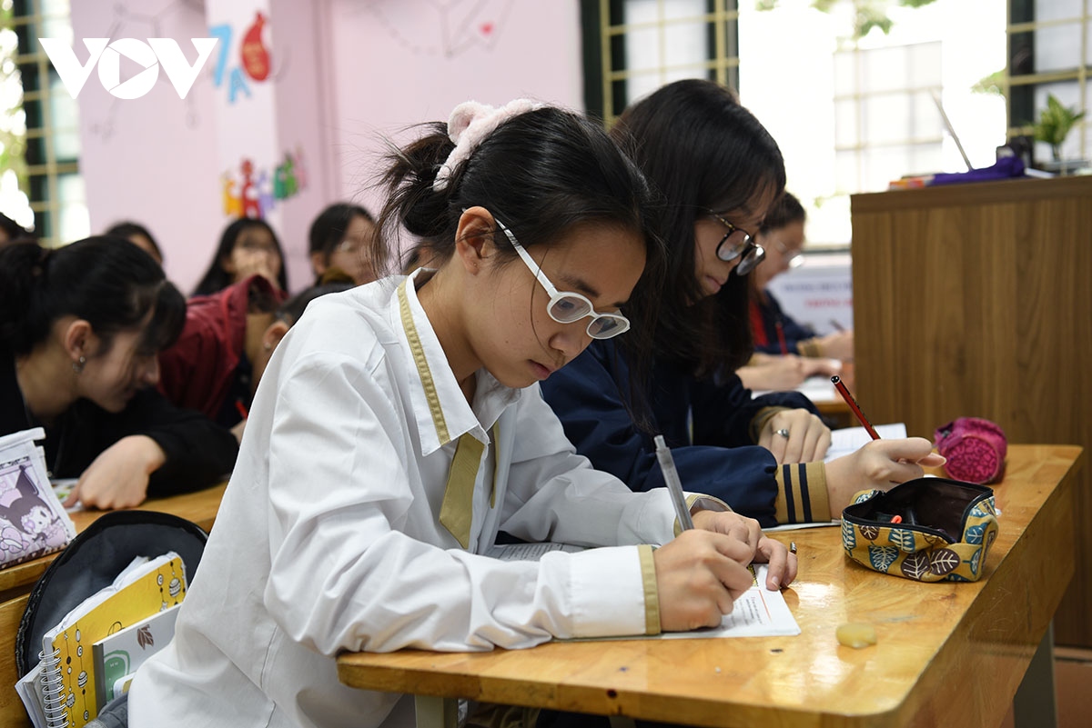 Phụ huynh, học sinh Hà Nội thấp thỏm mong công bố môn thi vào lớp 10