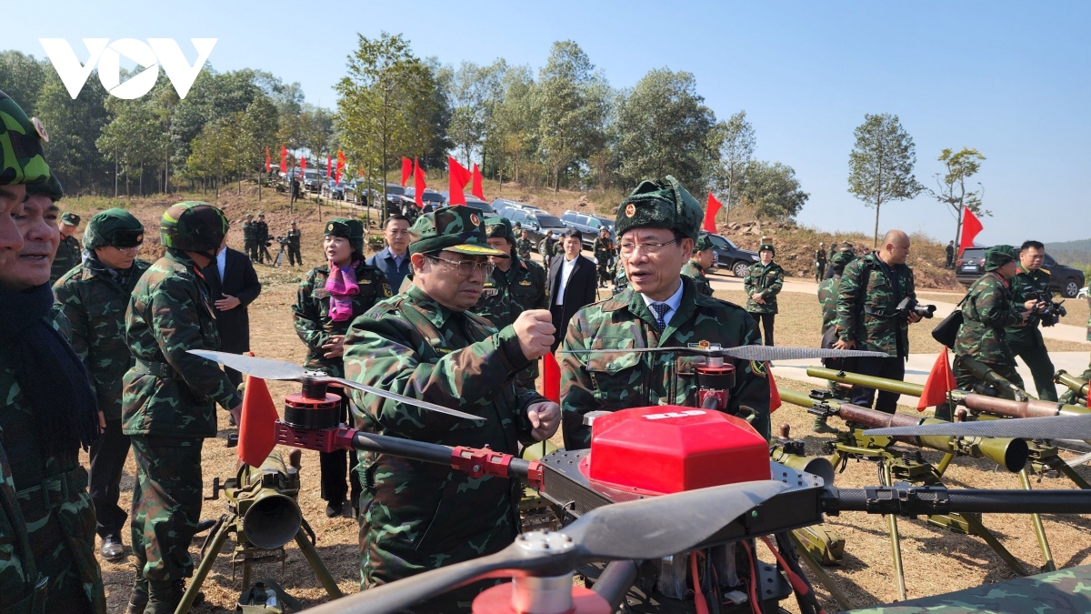 Thủ tướng Phạm Minh Chính dự diễn tập chiến thuật bắn đạn thật tại Quân đoàn 12