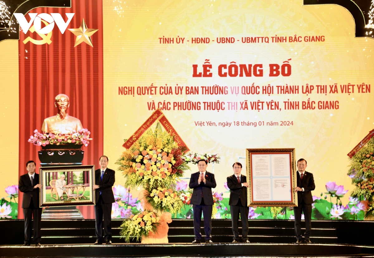Chủ tịch Quốc hội Vương Đình Huệ dự lễ công bố thành lập thị xã Việt Yên