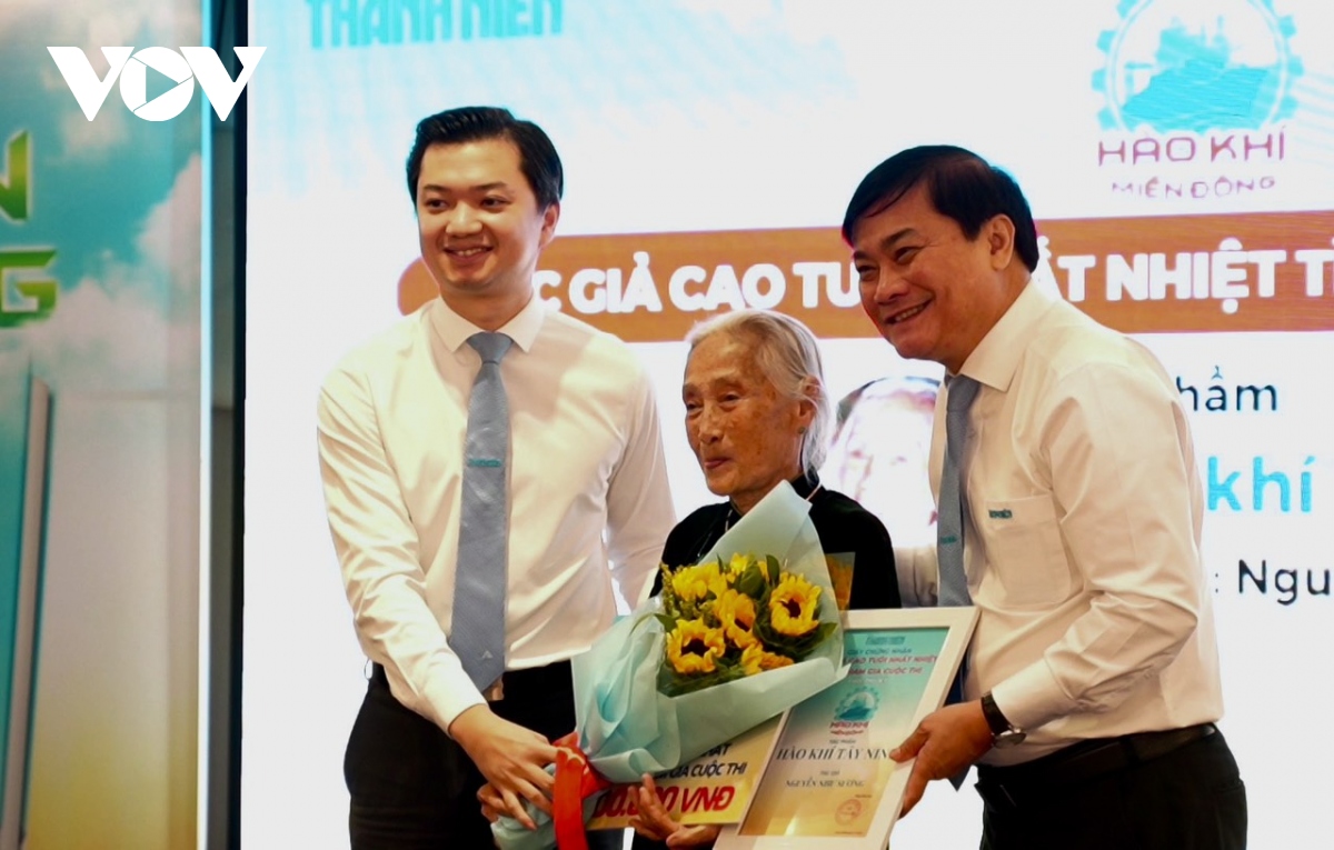 Cụ bà 92 tuổi ở Tây Ninh giành giải tại cuộc thi "Hào khí miền Đông"