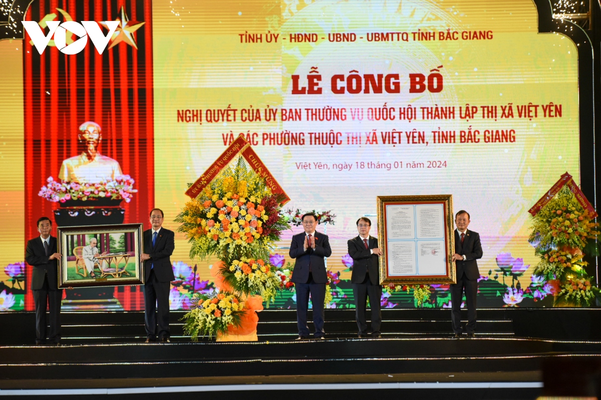Chủ tịch Quốc hội dự lễ công bố thành lập thị xã Việt Yên, Bắc Giang