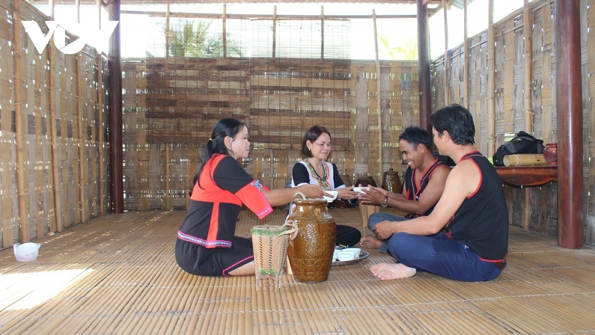 Những đảng viên Raglai tiên phong làm giàu, phát triển du lịch cộng đồng