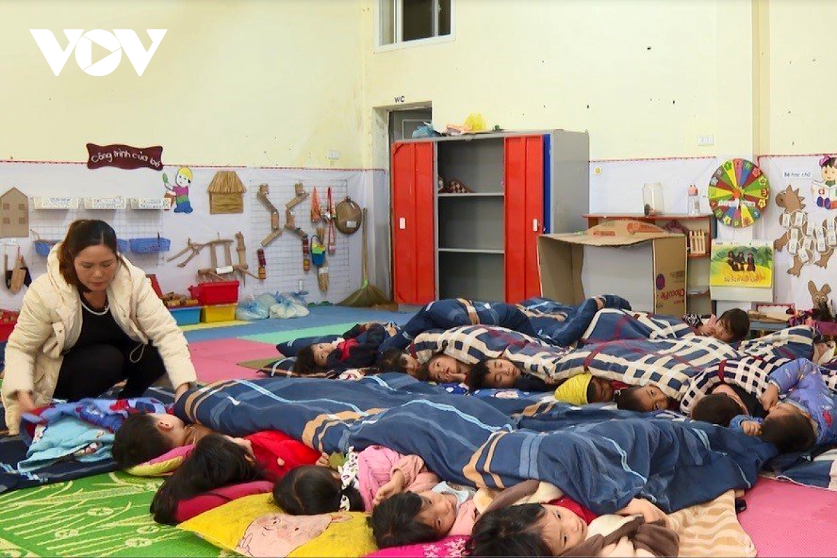 Hơn 1.000 học sinh ở Lai Châu nghỉ học vì rét đậm, rét hại