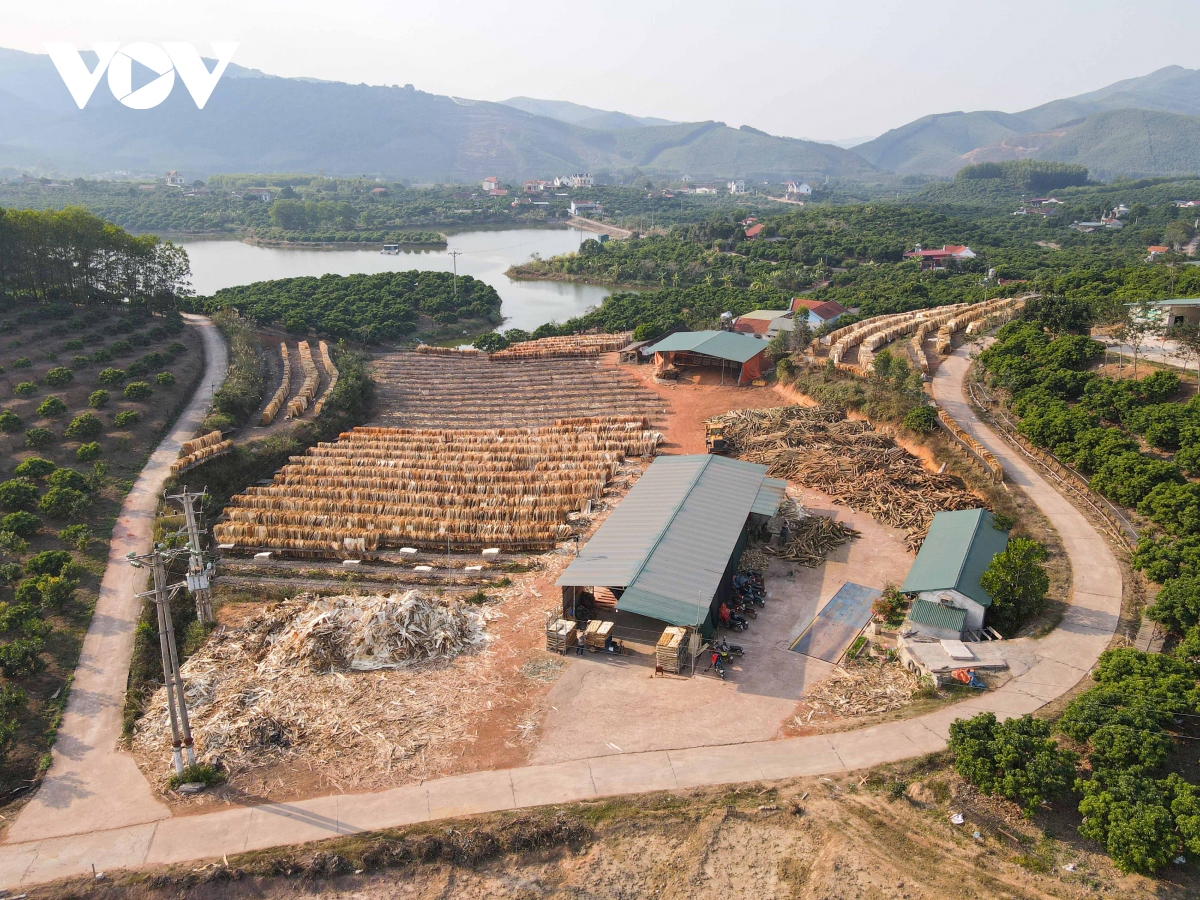 Nhiều nhà xưởng có dấu hiệu xây dựng trái phép trên đất nông nghiệp ở Bắc Giang