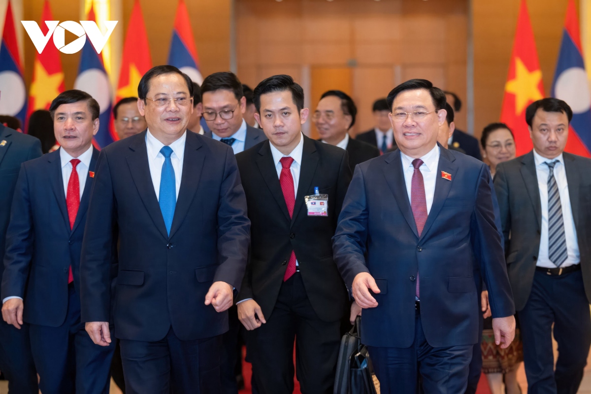 Chủ tịch Quốc hội hội kiến Thủ tướng Chính phủ Lào Sonexay Siphanhdone