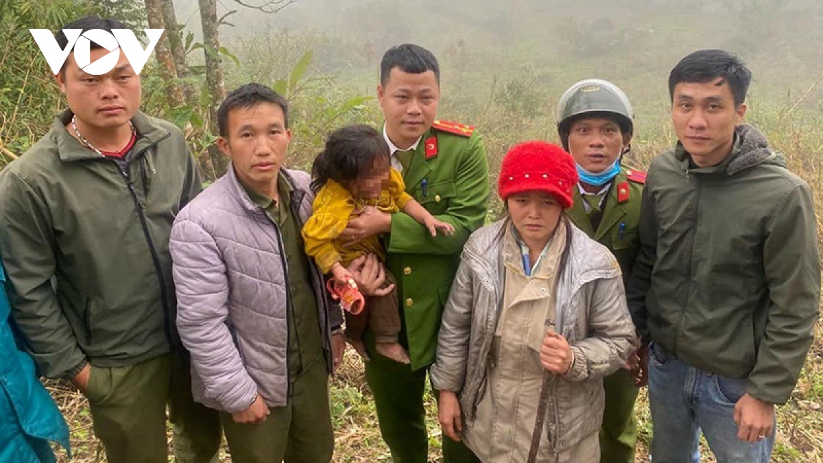 Bé 2 tuổi ở Nghệ An mất tích bí ẩn được tìm trong bụi rậm