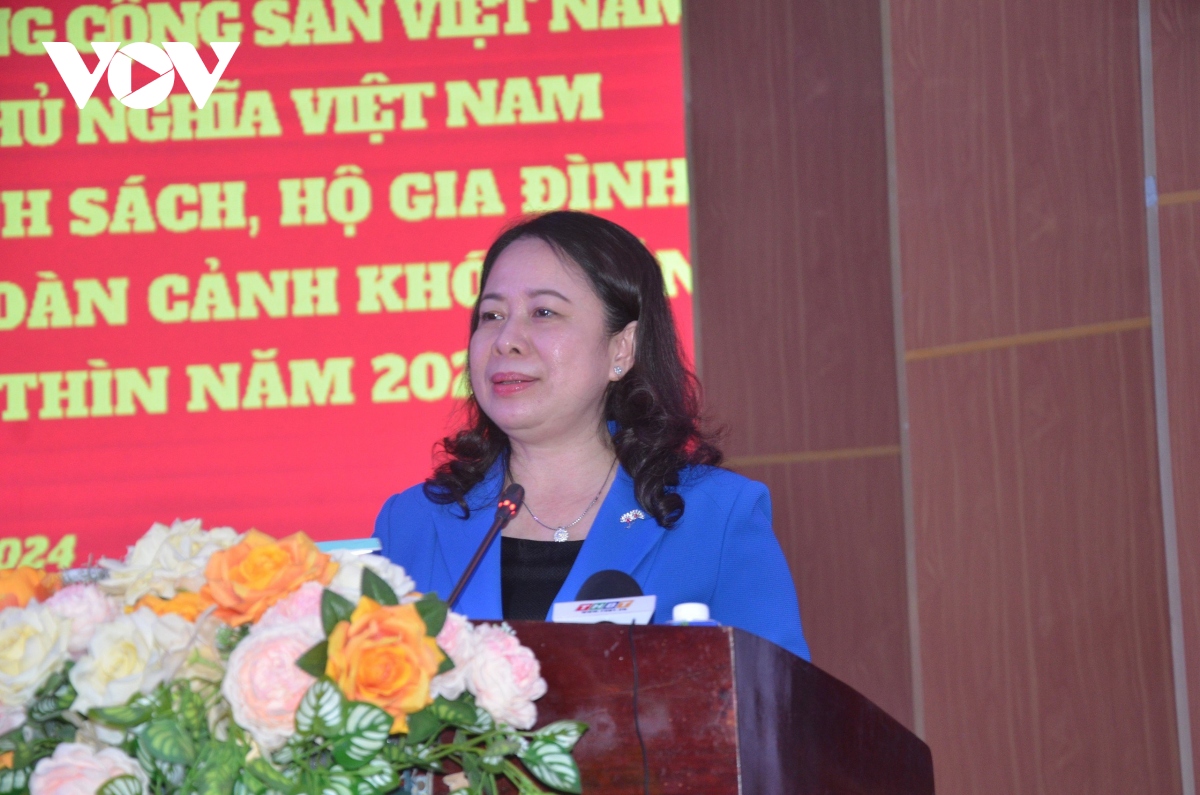 Phó Chủ tịch nước Võ Thị Ánh Xuân thăm, tặng quà Tết tại tỉnh Bến Tre