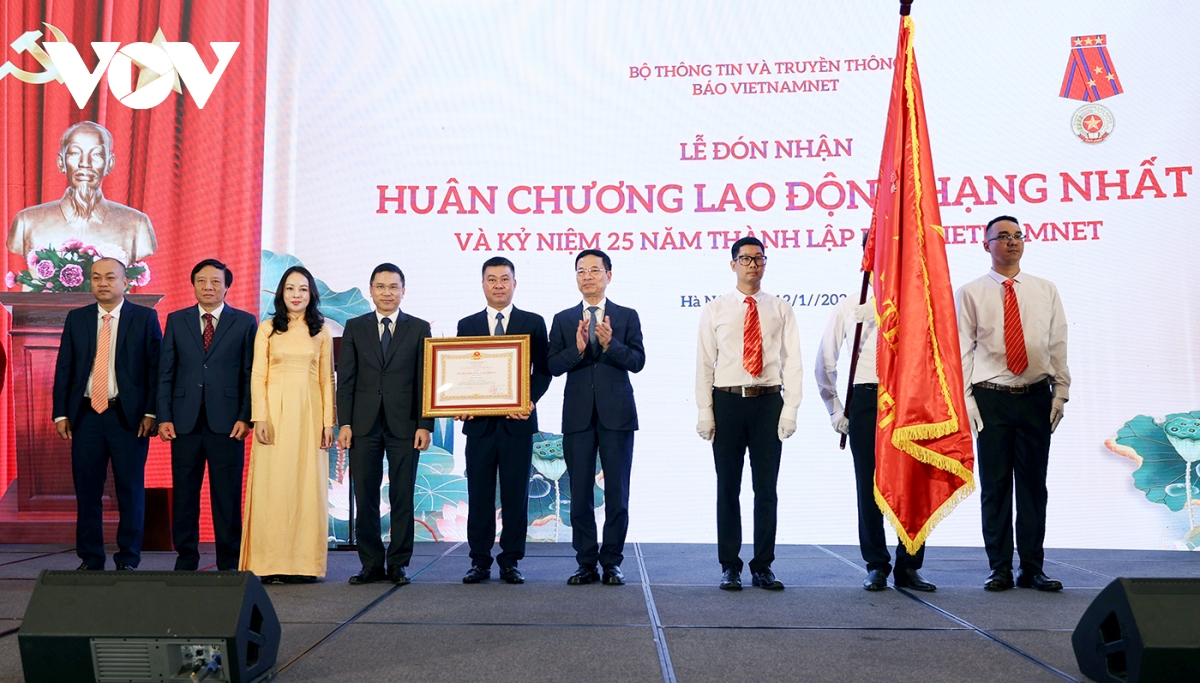 Báo VietNamNet Kỷ niệm 25 năm và nhận Huân chương Lao động hạng Nhất