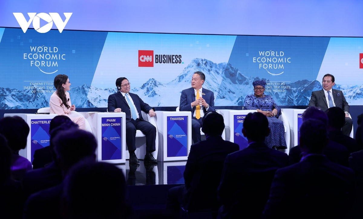Thủ tướng kết thúc chuyến công tác dự Hội nghị WEF Davos, thăm Hungary và Romania