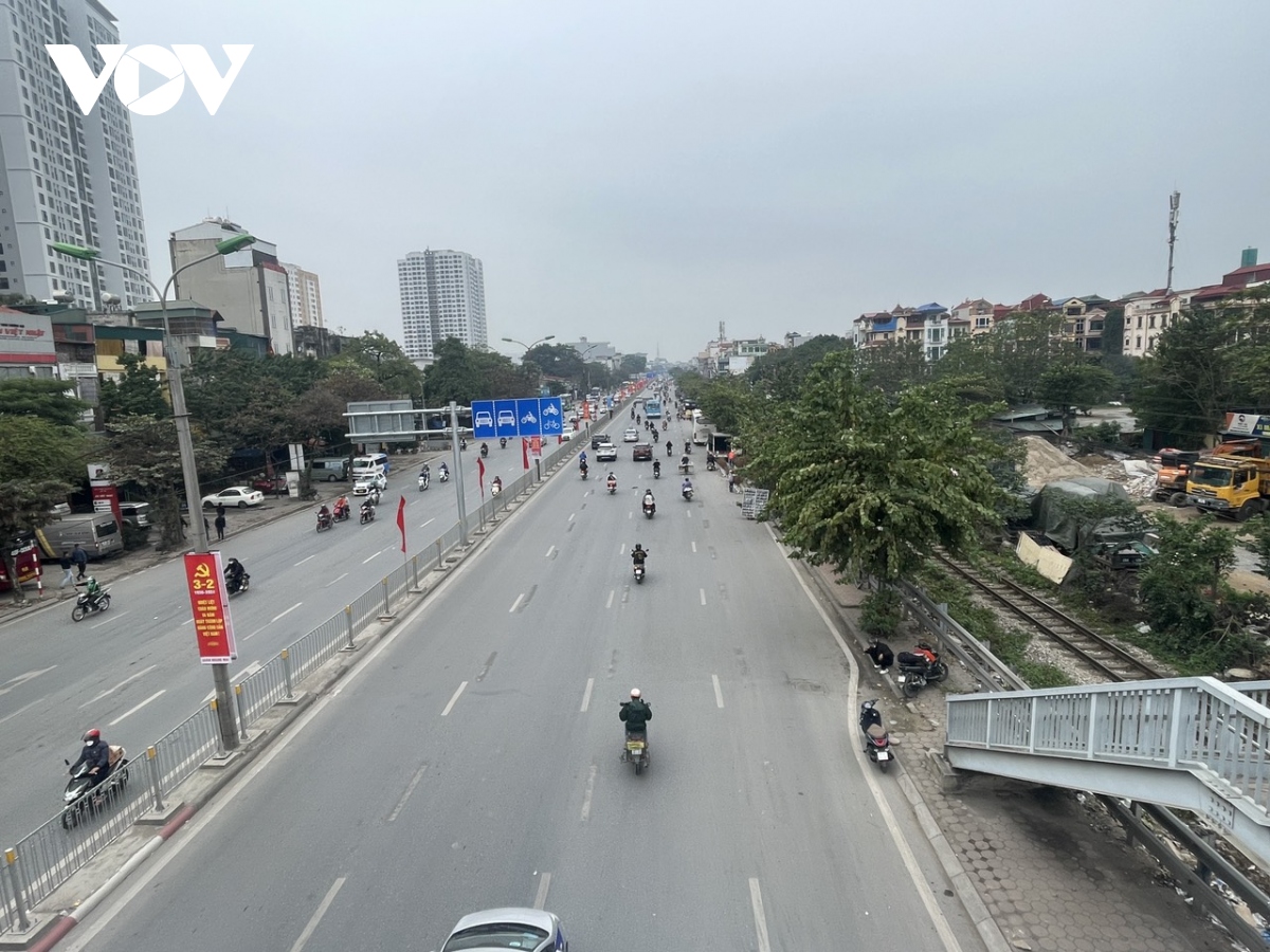 Đường phố Hà Nội thông thoáng, bến xe đìu hiu ngày 27 Tết Giáp Thìn
